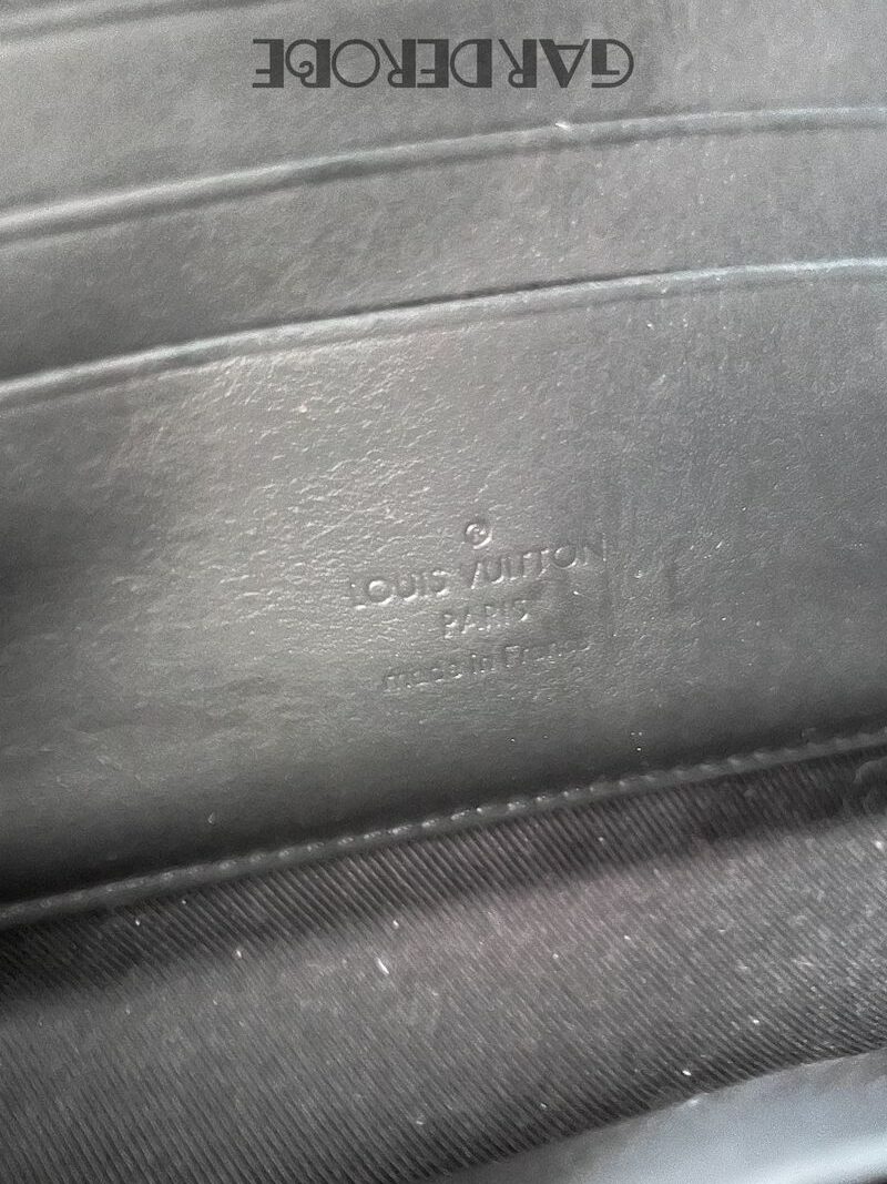 Louis Vuitton Alpha wearable wallet black + removable strap