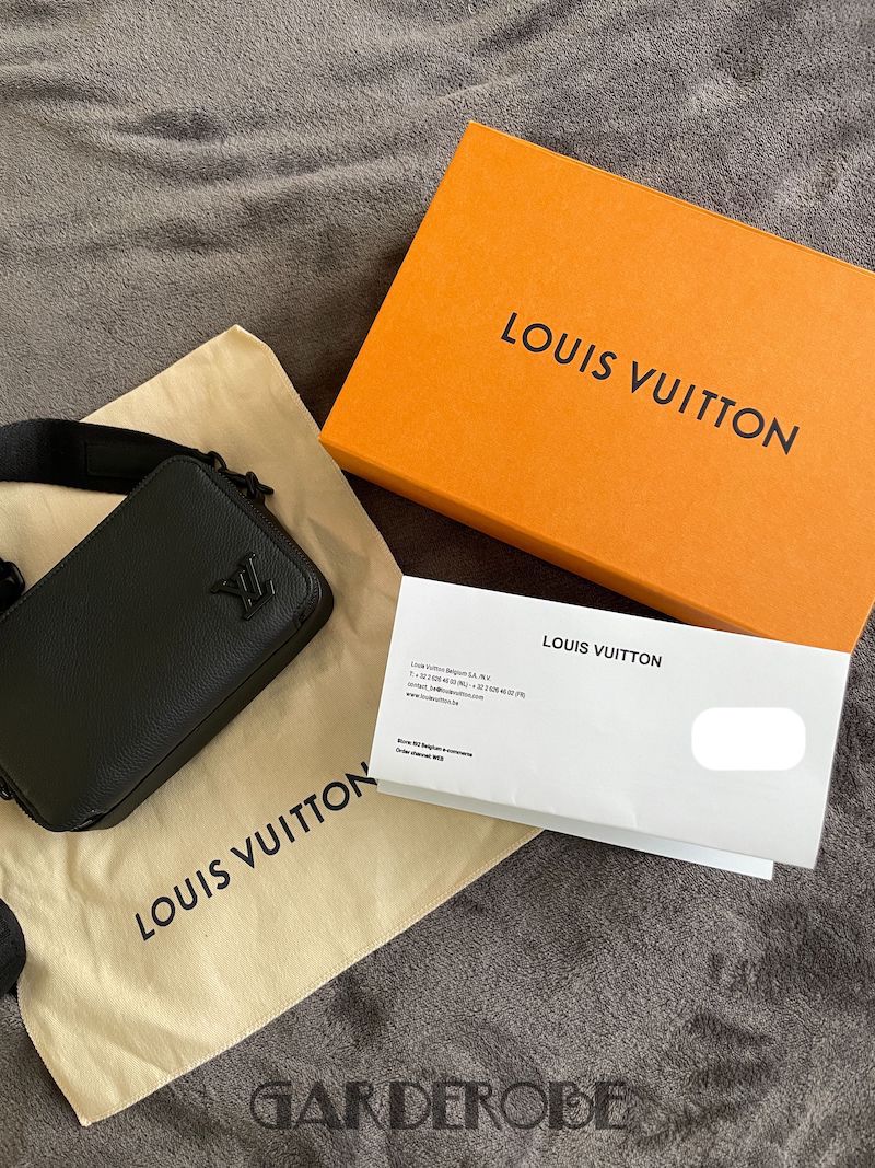 Louis Vuitton Alpha wearable wallet black + removable strap