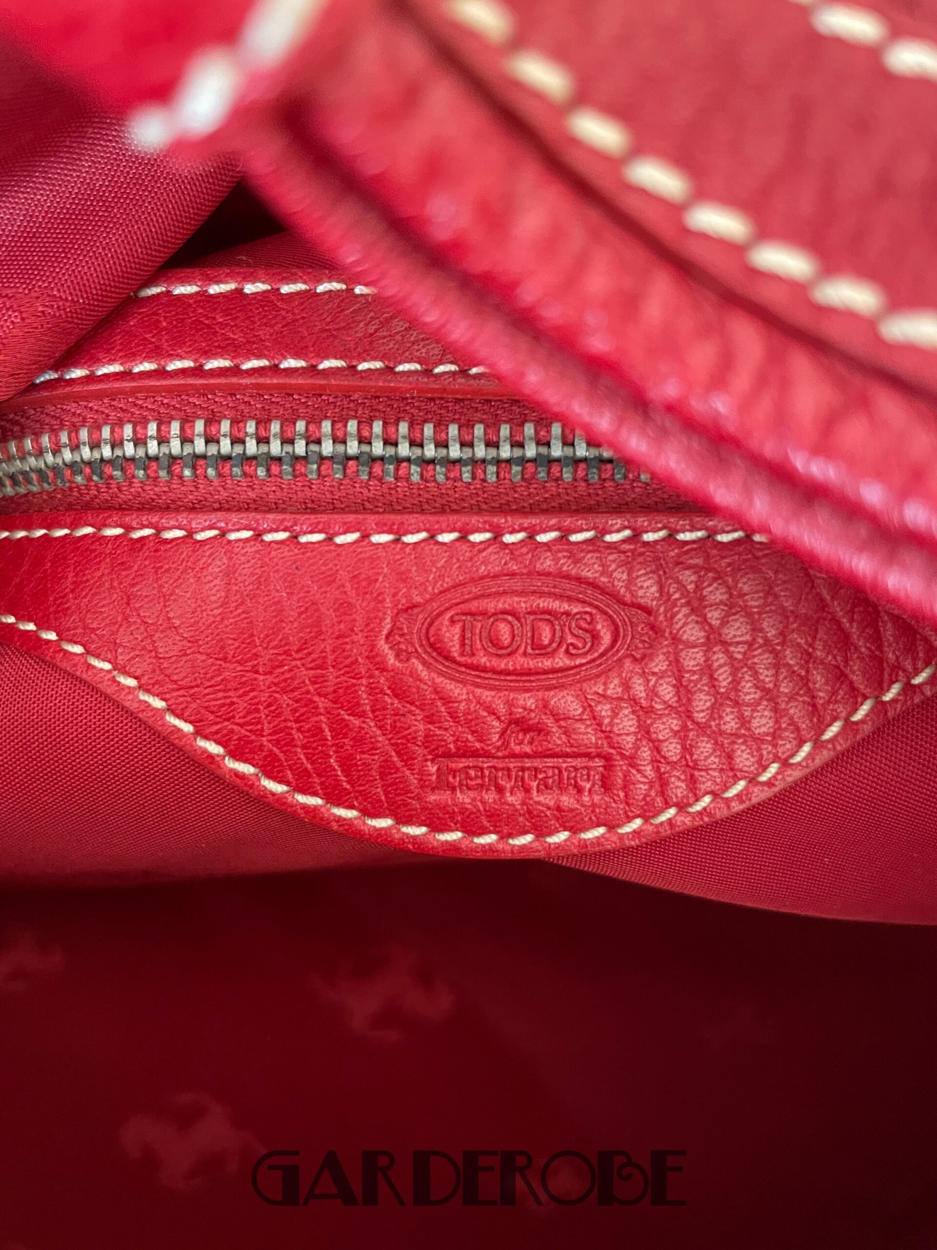 Rode stevige Tod’s handtas zonder gebruikssporen